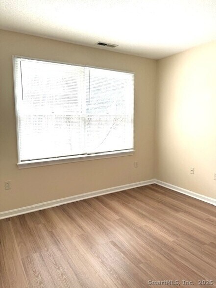 Foto del edificio - 25 Old Turnpike Rd