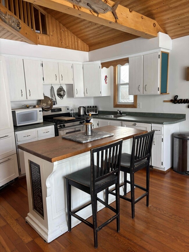 Photo du bâtiment - 3105 Lakeview Ave