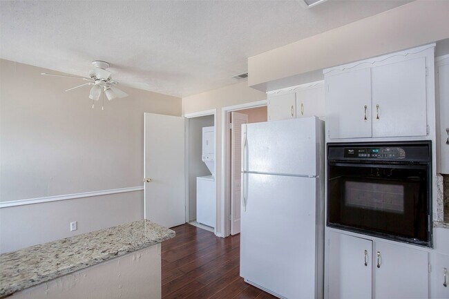 Foto del edificio - 7010 Kingsbury Dr