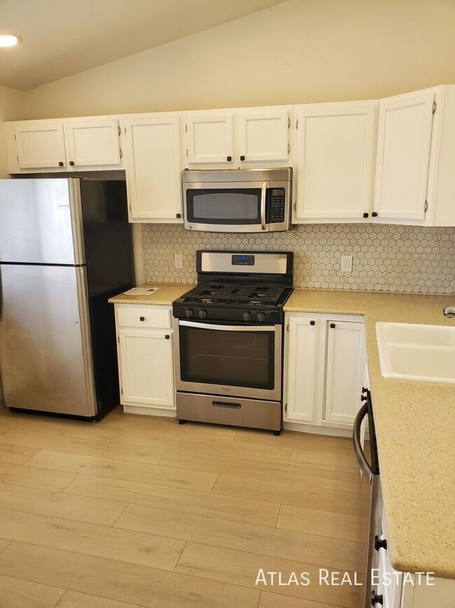 Building Photo - 1679 Ensenada Way