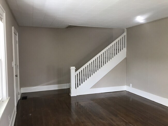 Building Photo - 1632 Sundale Ave