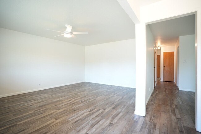 Building Photo - Charming Three Bedroom Napa Bel Aire House