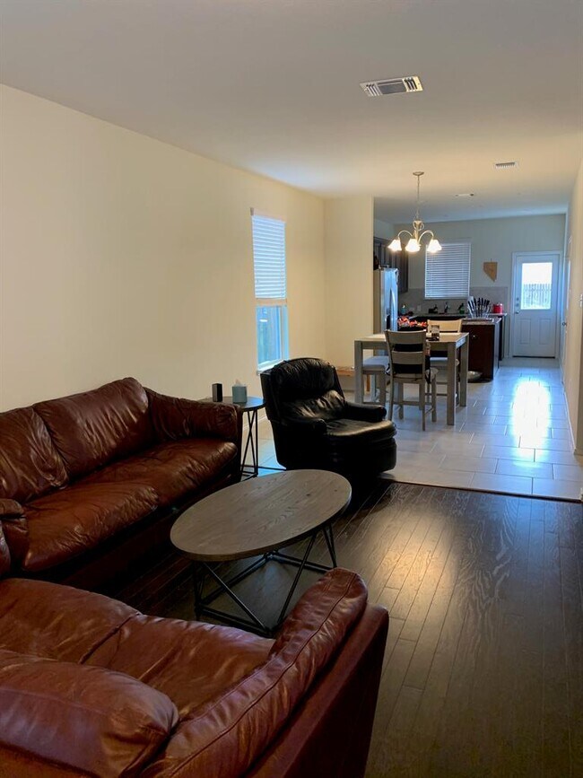 Building Photo - 605 Coffee Berry Dr