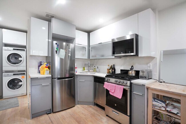 Building Photo - 236 E 75th St