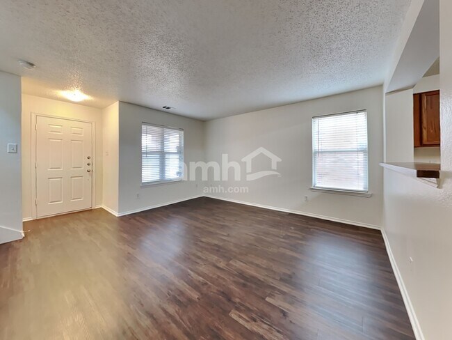 Foto del edificio - 4026 Holly Leaf Ct