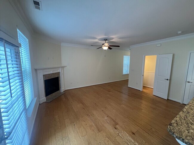 Foto del edificio - 5501 Curtis Breathwaite Ln