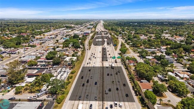 Foto del edificio - 323 NW 97th St