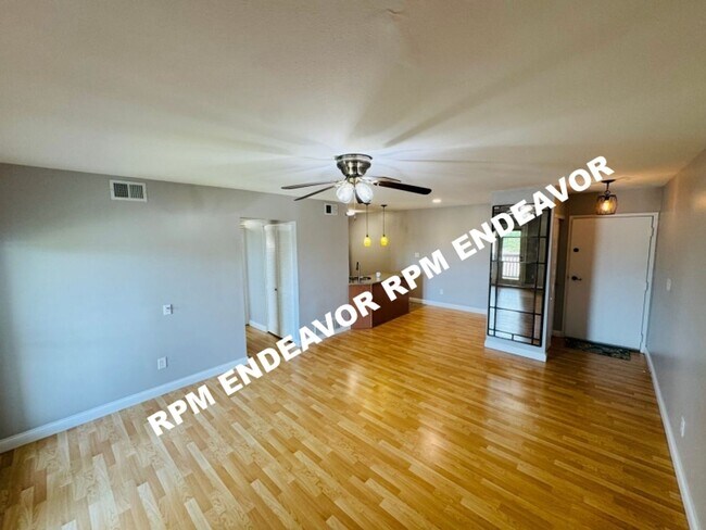 Foto del edificio - “Ballwin Beauty! Updated 2BR Condo with Bi...