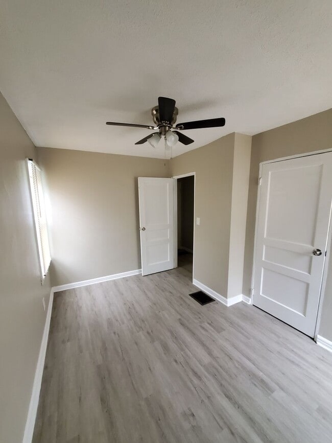 Building Photo - 3 BEDROOM SINGLE FAMILY HOME