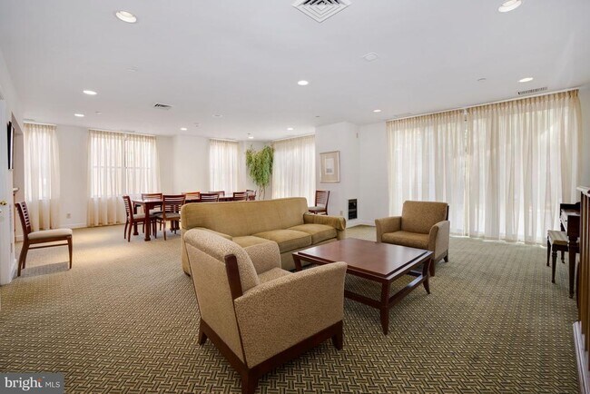 Foto del edificio - 5000 Battery Ln
