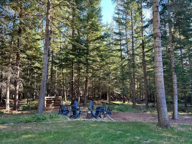 Building Photo - Spectacular Executive Home