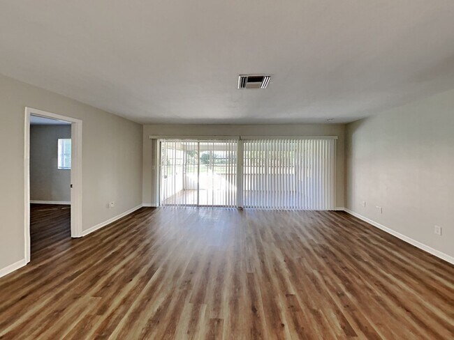 Building Photo - 11493 Spring Hill Dr