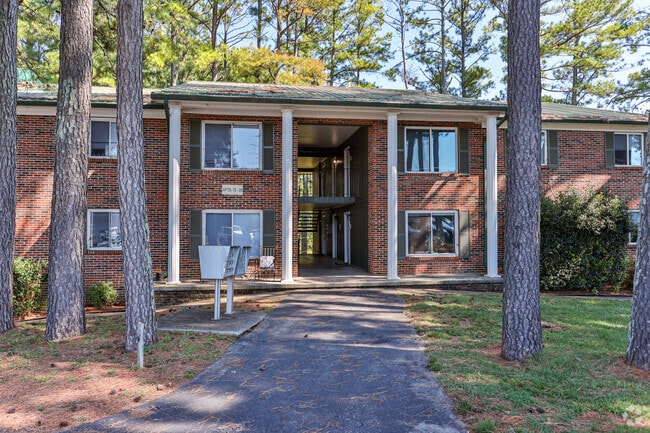 Building Photo - Windy Lakes Apartments