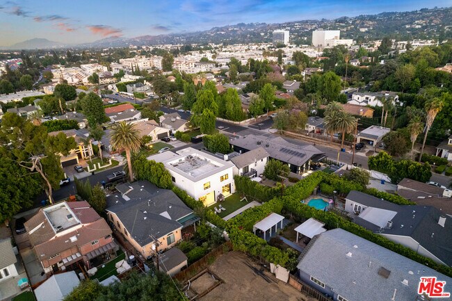 Building Photo - 4815 Lemona Ave