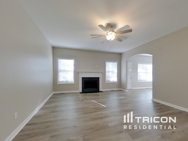 Foto del edificio - 648 Amberwood Dr