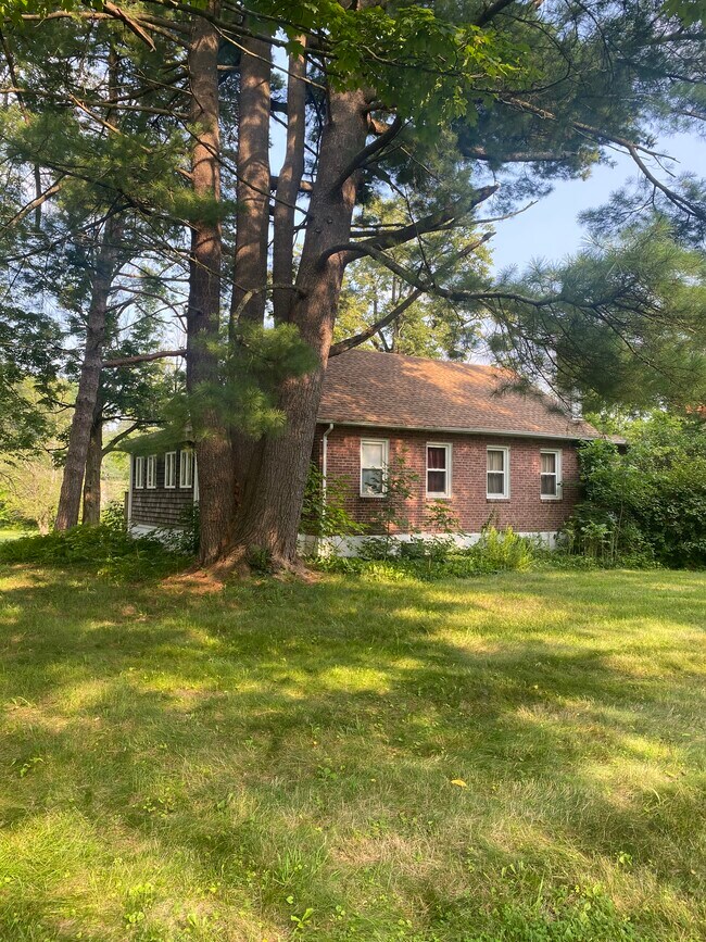 Foto del edificio - 122 Rhinecliff Rd