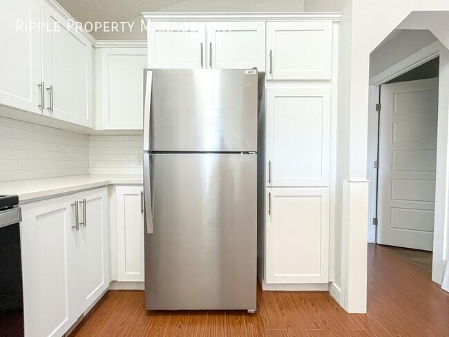 Photo du bâtiment - 50% Off your first Months Rent! Modern 2 B...