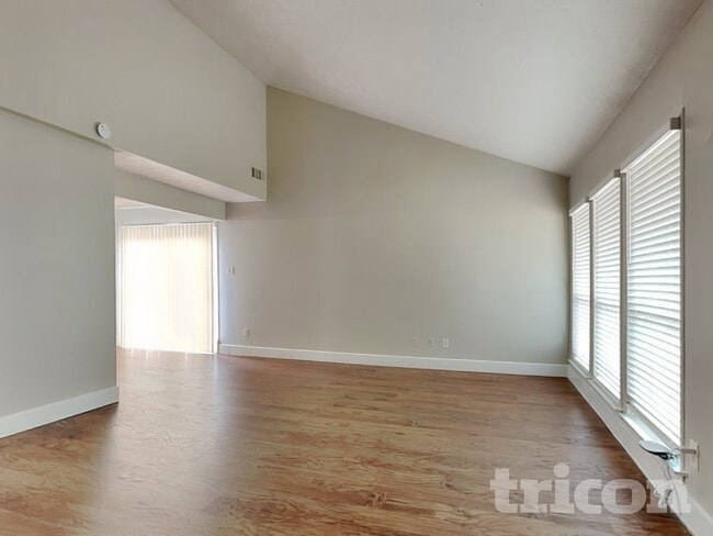 Building Photo - 3702 Deerbrook Dr