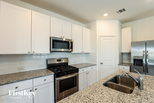 Foto del edificio - 10719 Vinateros Dr