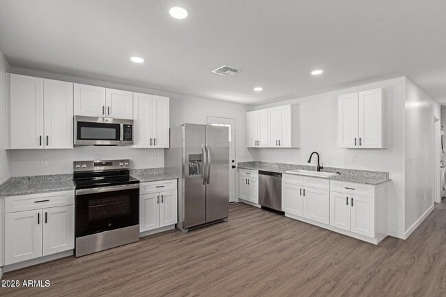 Building Photo - 336 S 98th St