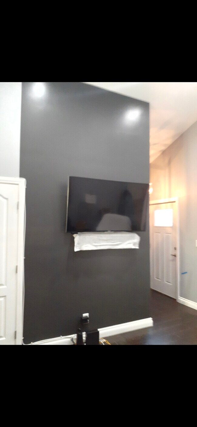 Pared de TV de entretenimiento - 3437 Caspian Dr