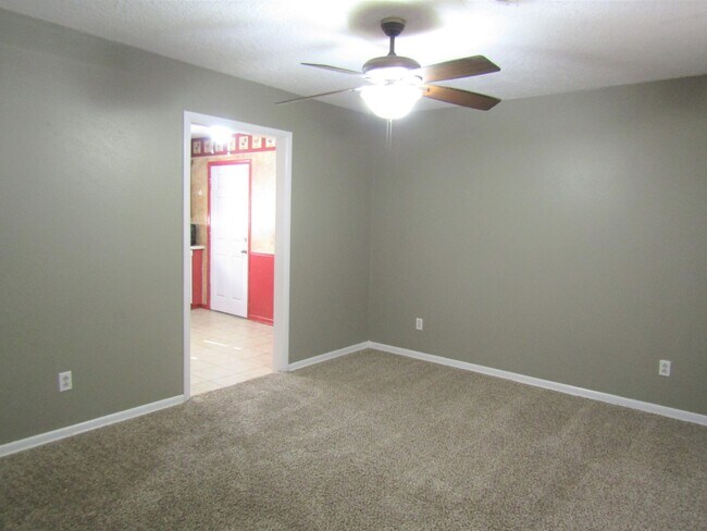 Building Photo - Charming Cute Home Near OU Campus!