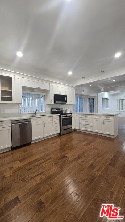 Building Photo - 116 S Alexandria Ave