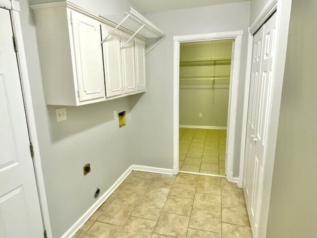 Building Photo - Renovated Bartlett Home- Highly Rated Bart...
