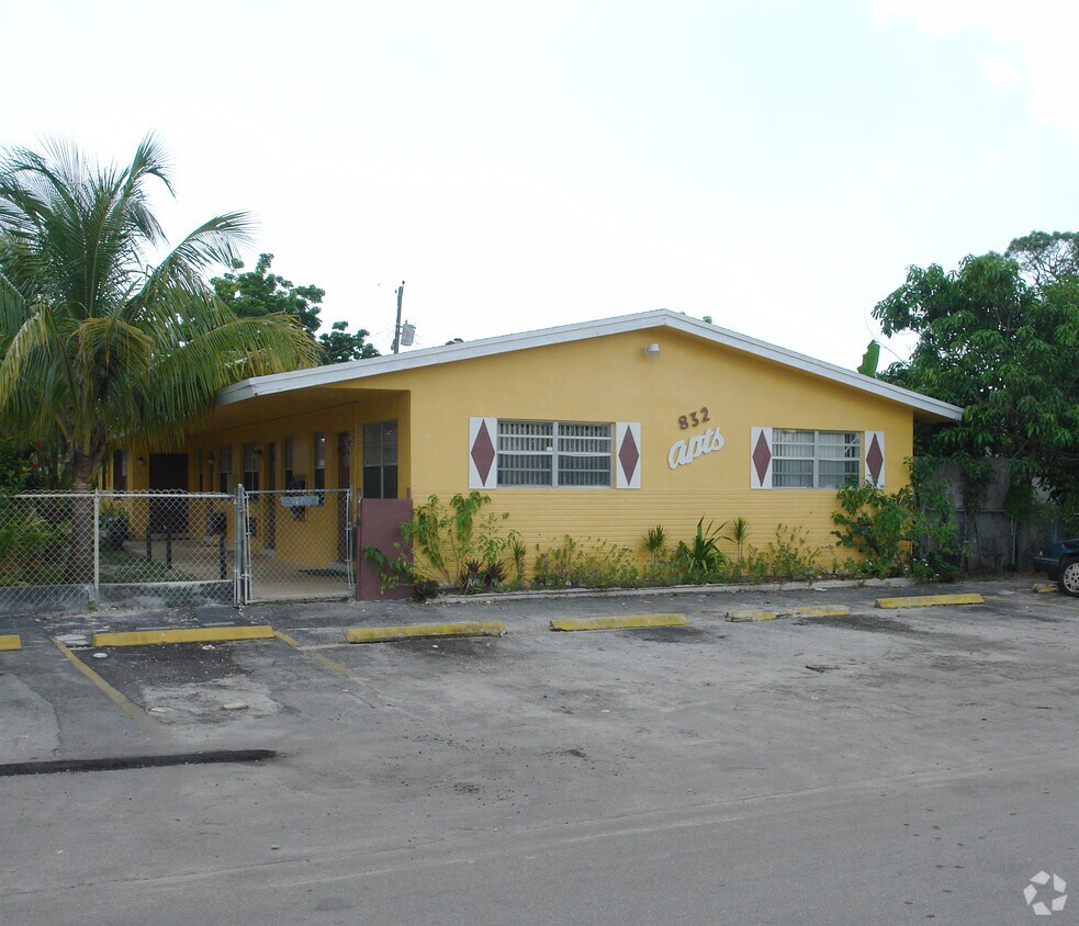 Foto principal - 832 Apts