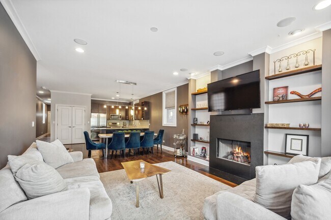 Building Photo - 1832 N Rockwell St