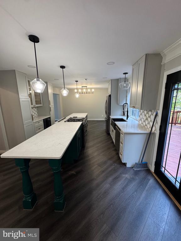 Foto del edificio - 8834 Chiswick Ct