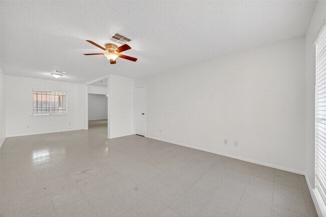 Foto del edificio - 15022 Chipman Ln.