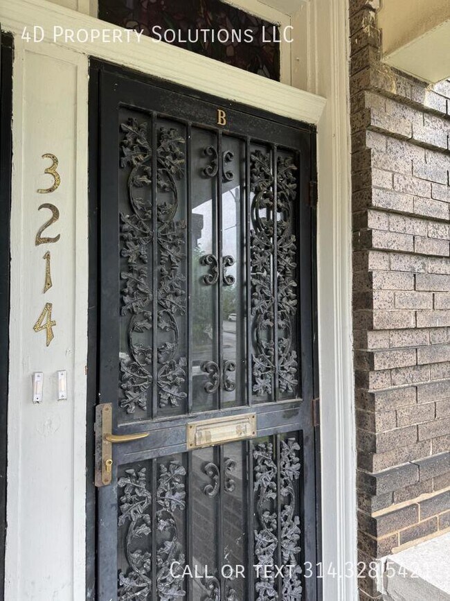 Building Photo - Welcoming 2 Bedroom Duplex in St. Louis - ...