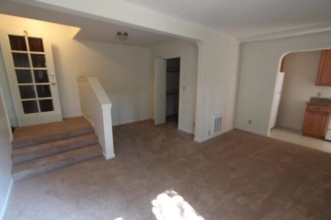 Studio - 2119 Arthur Ave
