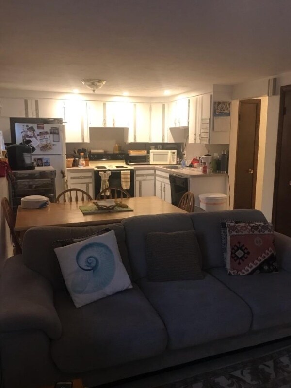 4 Glover Dr, Revere, MA 02151 Room for Rent in Revere, MA