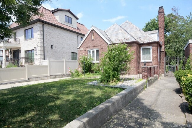 Foto del edificio - 144-33 Coolidge Ave