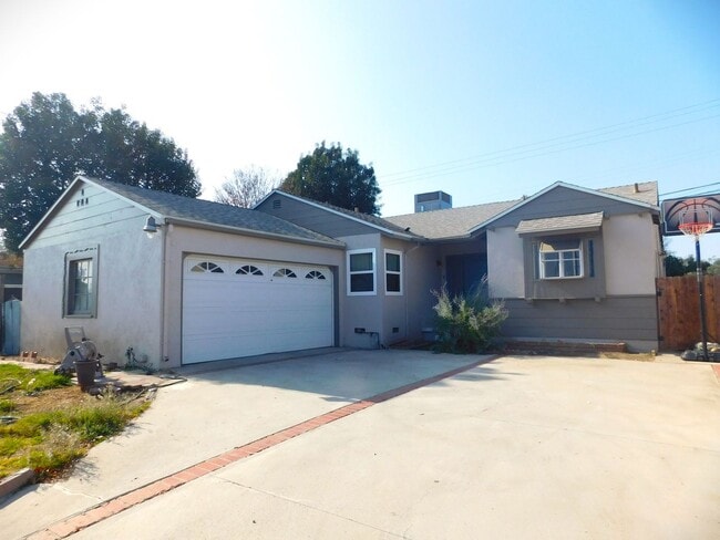 Foto del edificio - 8109 Brimfield Ave