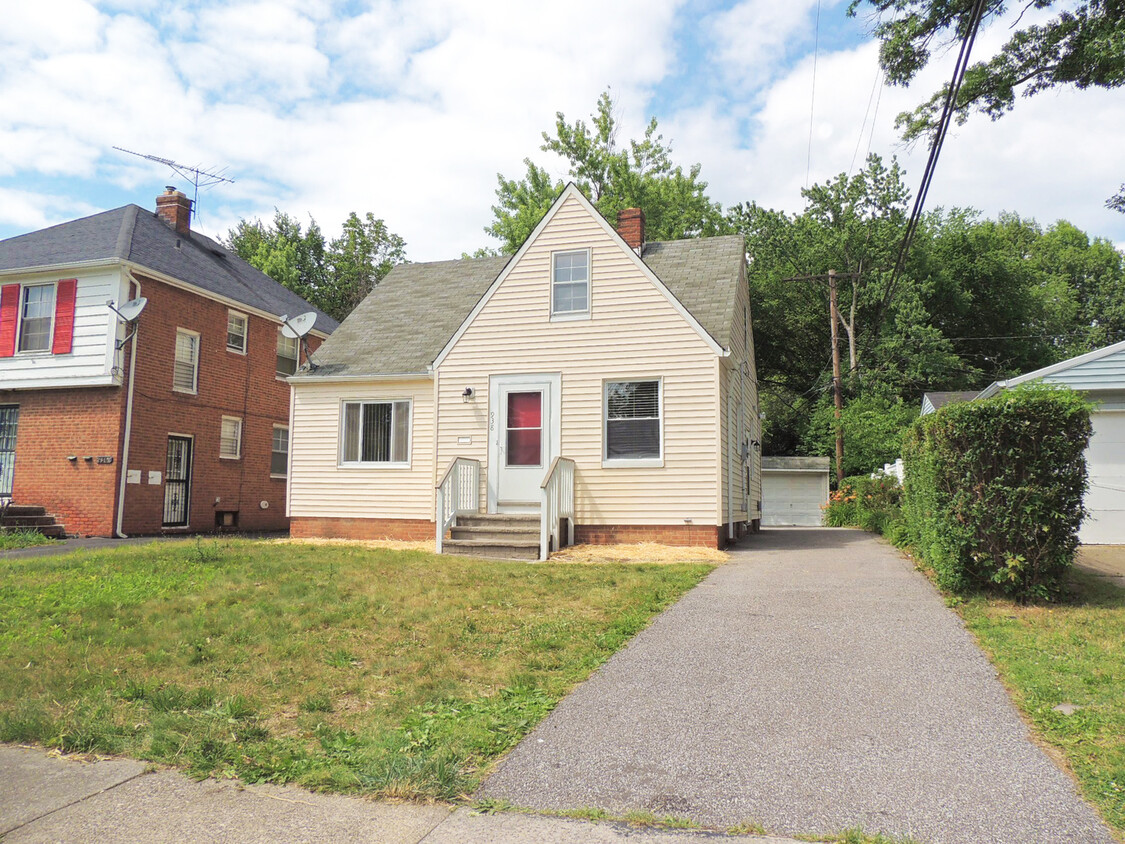 Primary Photo - Renovated 3 Bed 1.5 Bath Cape Cod For Rent...