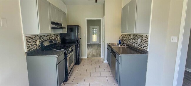 Foto del edificio - 2120 Fairways Ct