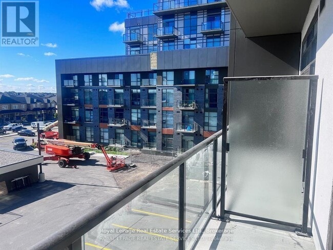 Building Photo - 460 Dundas St E