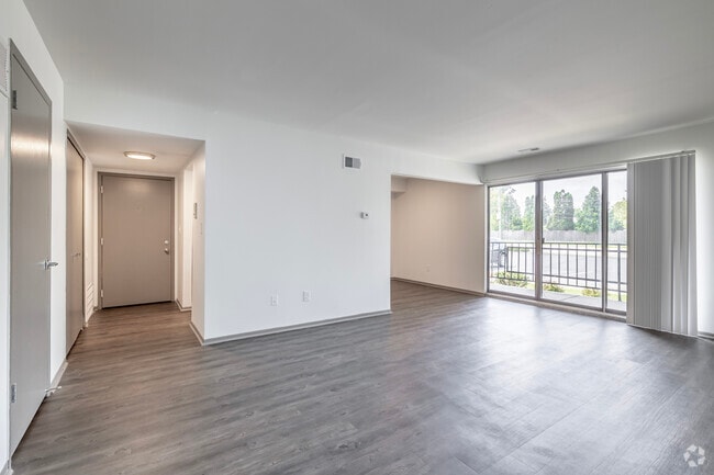 1BD, 1BA - 925SF - Living Room - The BEDFORD