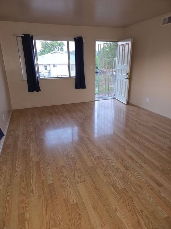 Building Photo - 3704 Sapphire Dr