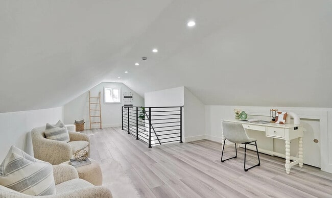 Building Photo - 331 San Antonio Ave