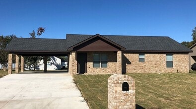 Building Photo - 701 Tawn Dr