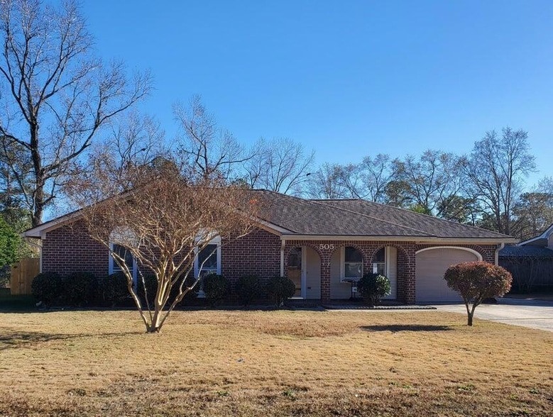 Primary Photo - 505 Longleaf Rd