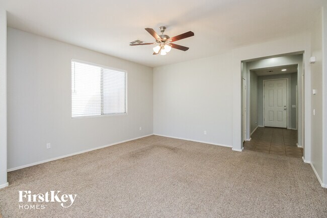 Foto del edificio - 3762 E Chickadee Rd
