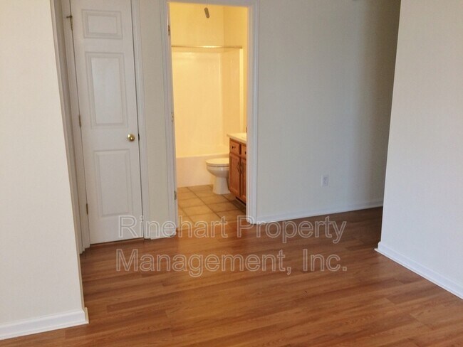 Building Photo - 1033 Park Meadow Dr