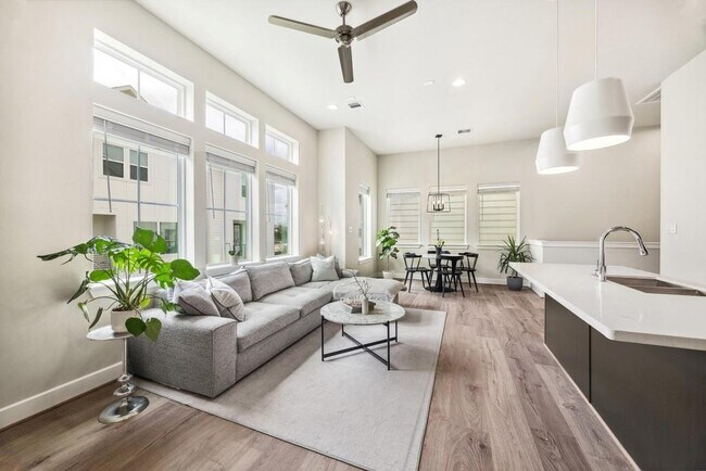Foto del edificio - 6310 Brighton Oaks Ln