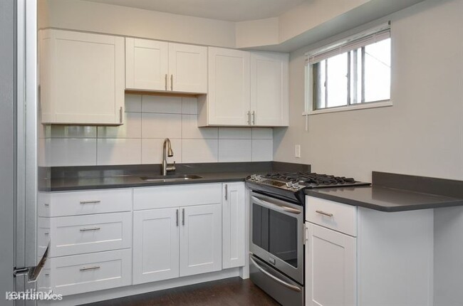 Building Photo - 2 br, 1 bath Apartment - 1145 Waukegan Road