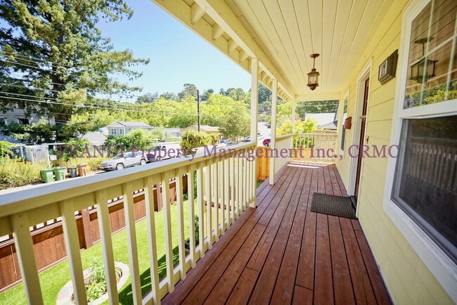 Building Photo - Gerstile Park Gem, With Upgraded Finishes ...